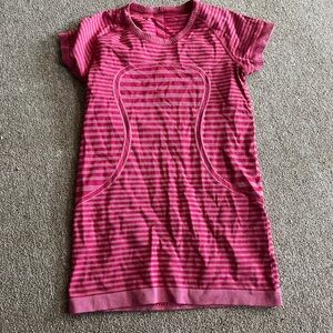 Size 6 lulu lemon swiftly short sleeve